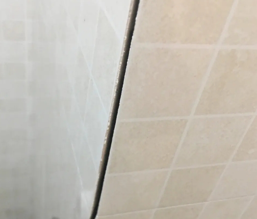 甘井子瓷砖空鼓维修公司分享阳台瓷砖脱落的修复过程可以分为以下几个步骤